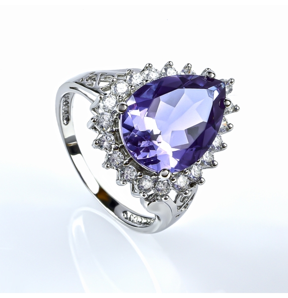 Grandioso Anillo de Plata y Alejandrita Bicolor