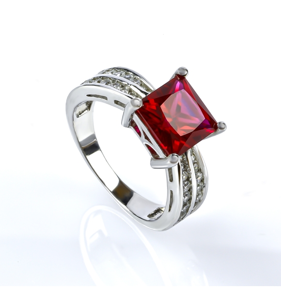 Anillo de Plata .925 con Rubi