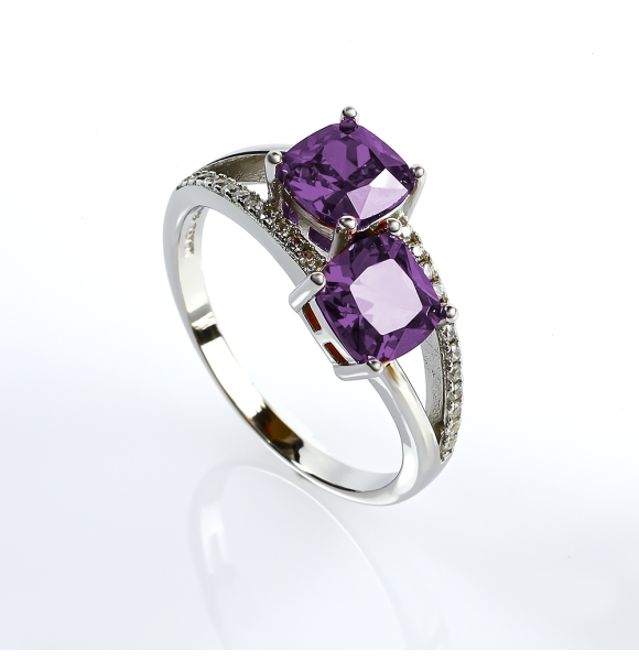 Anillo de Plata de Ley Con Amatista