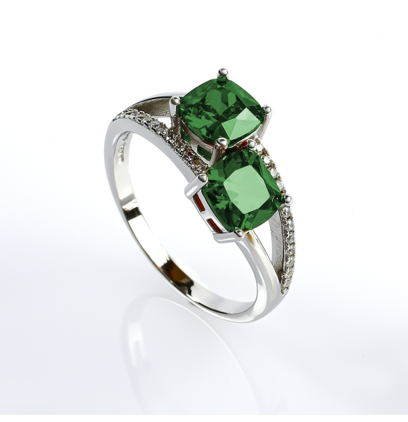 Anillo de Plata de Ley Con Esmeralda