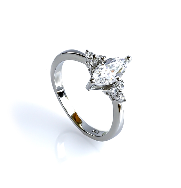 Hermoso Anillo en Corte Marquesa Con Plata