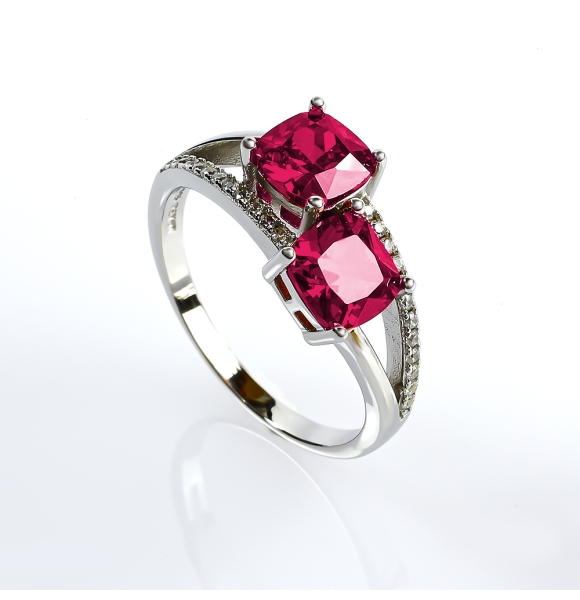 Anillo de Plata de Ley Con Rubi