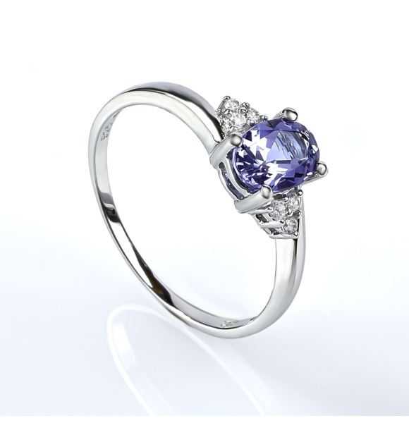 Lujoso Anillo de Plata con Alejandrita Bicolor