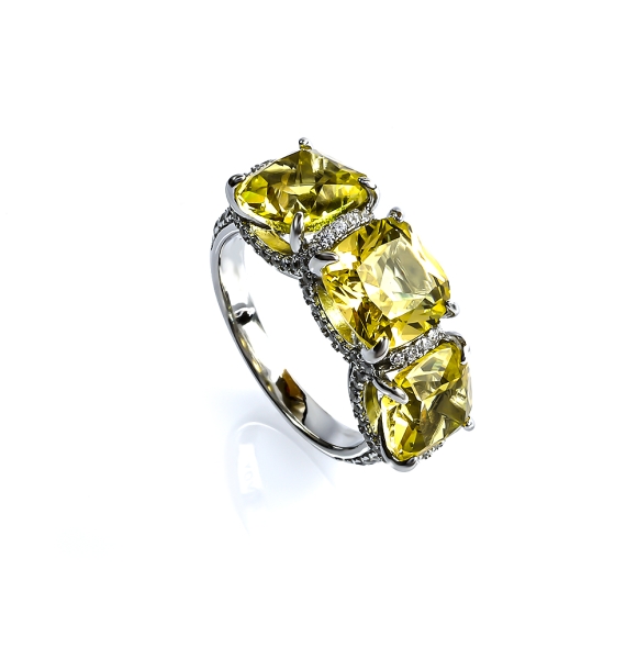 Anillo de Alejandrita Corte Trillion Yellow to Peach 8 mm