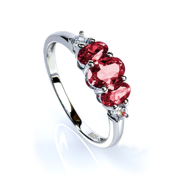 Anillo de Plata .925 con 3 Gemas de Rubí