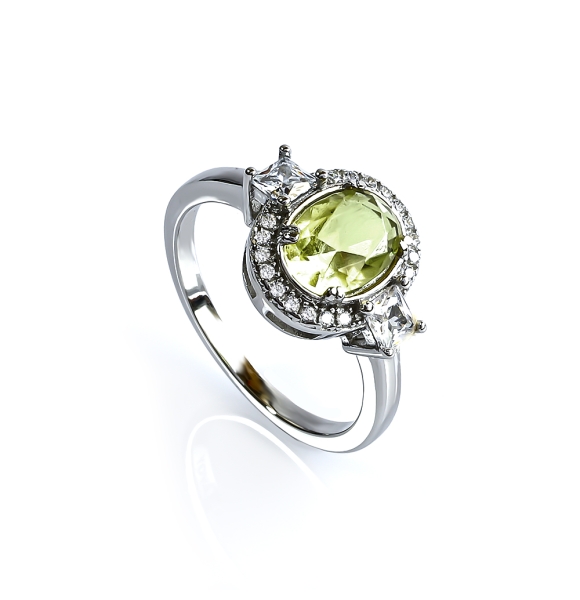 Anillo de Alejandrita Amarilla Corte Ovalada en Plata de Ley 925