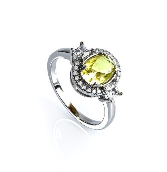 Anillo de Alejandrita Amarilla Corte Ovalada en Plata de Ley 925