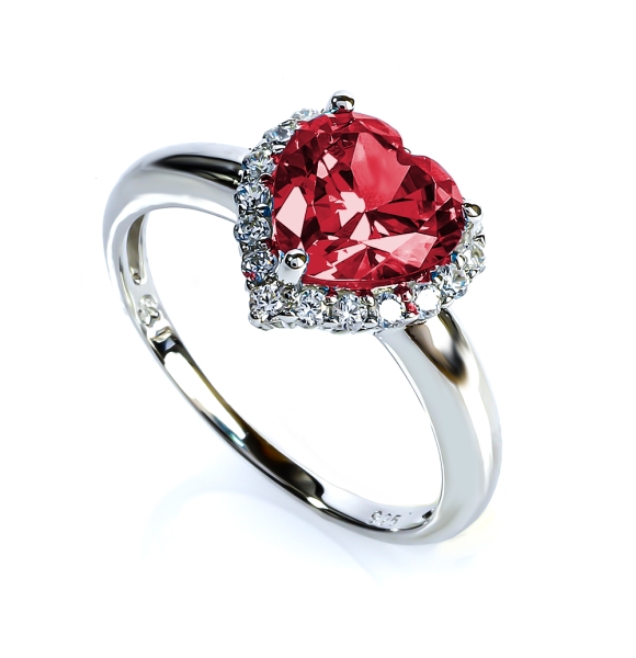 Hermoso Anillo de Rubi en Plata de Ley 925 Corazón