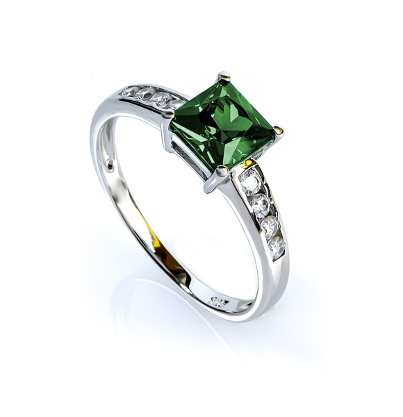 Anillo de Plata Con Esmeralda