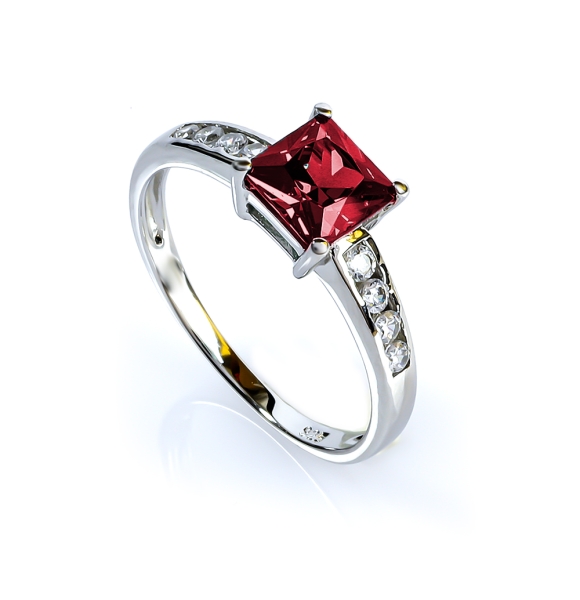 Anillo de Plata Con Rubi