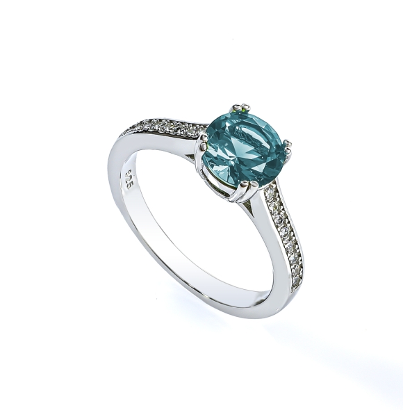 Hermoso Anillo de Compromiso con Aguamarina