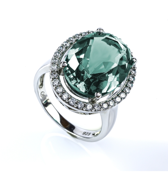 Anillo de 18 mm x 13 mm Alejandrita Corte Ovalada en Plata .925