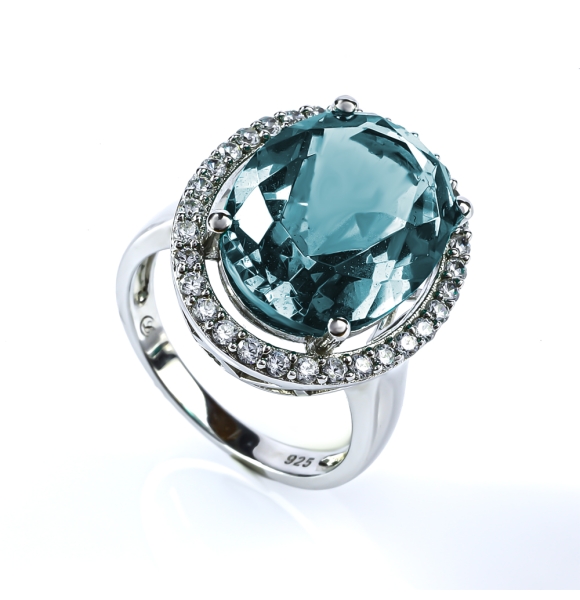 Anillo de 18 mm x 13 mm Alejandrita Corte Ovalada en Plata .925