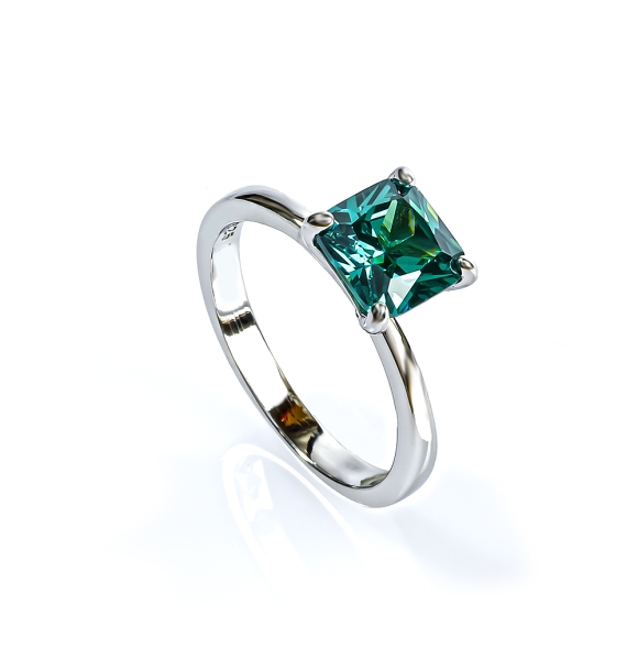 Anillo de Alejandrita Corte Princesa Con Plata Cambia de Color