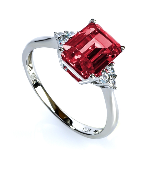 Anillo de Rubí Corte Esmeralda en Plata .925