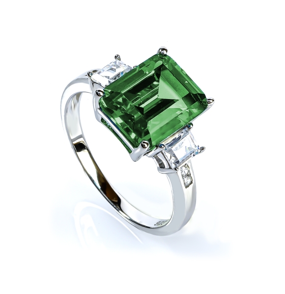 Hermoso Anillo de Plata de Ley con Esmeralda