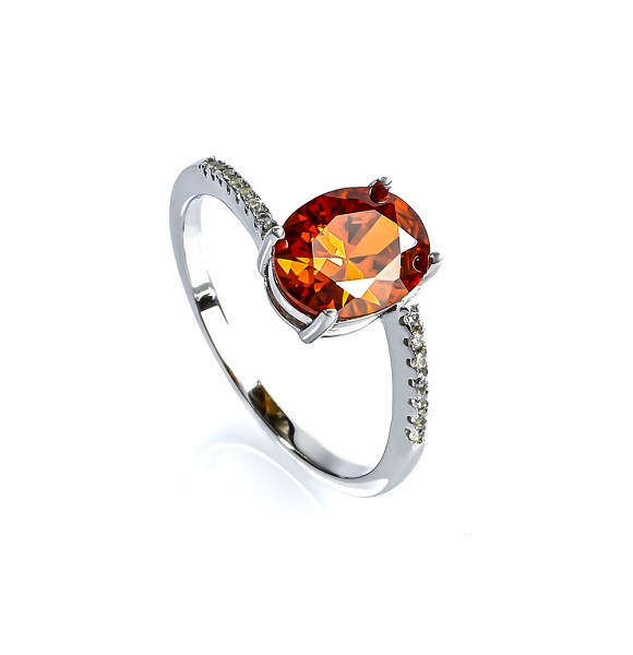 Anillo de Ópalo Corte Ovalada Cereza de Fuego 8 mm x 6 mm