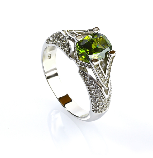 Anillo de Peridot Con Plata de Ley 925