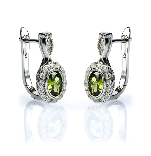 Aretes con Peridoto Corte Ovalada en Plata .925