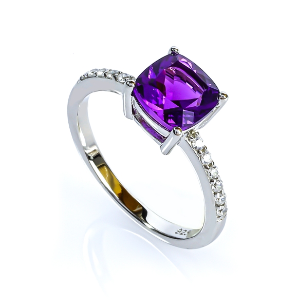 Anillo de Plata Con Amatista Solitario