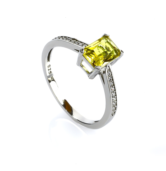 Anillo de Compromiso Corte Esmeralda Alejandrita Amarilla