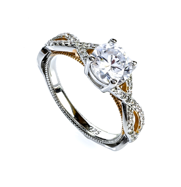 9 mm Anillo de Solitario en Plata .925 con Baño de Oro