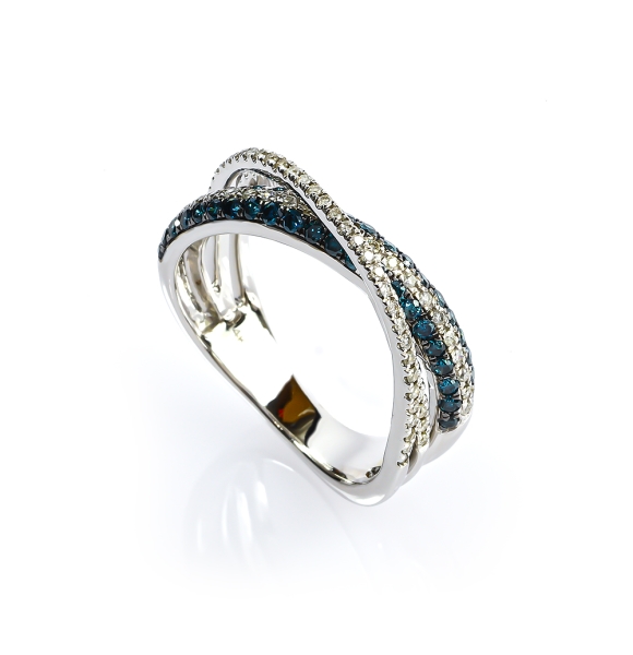 Anillo de Oro Solido de 14K con Diamantes Azules 0.66 Quilates