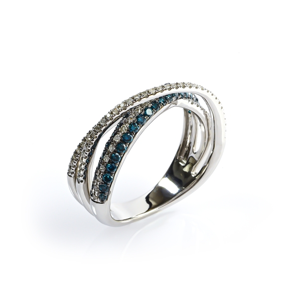 Anillo de Oro Solido de 14K con Diamantes Azules 0.66 Quilates