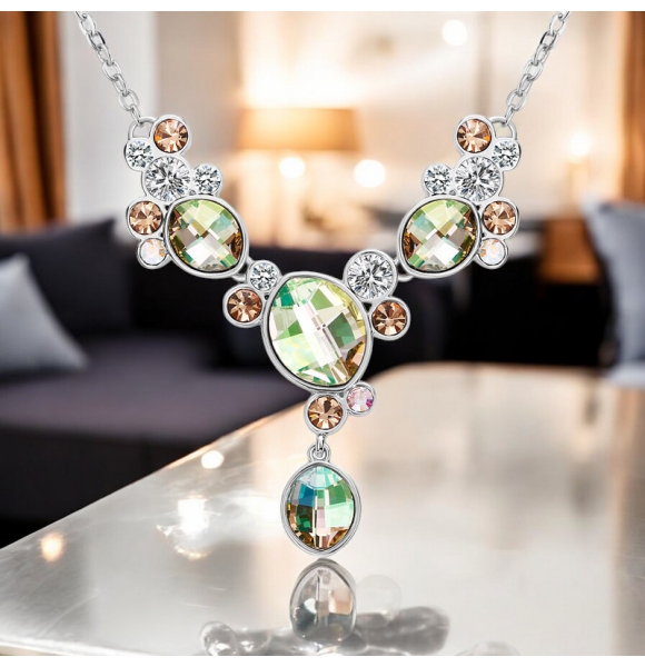 Hermoso Collar de Cristales Swarovski en Tonos Verde y Marron con Rodio