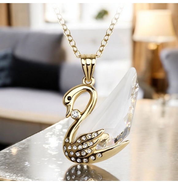 Collar de Cisne Swarovski Blanco con Baño de Oro Amarillo 18K