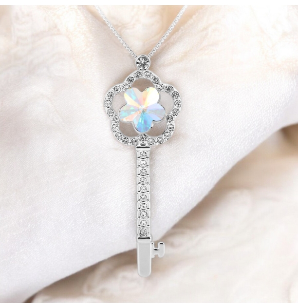 Bonito Collar de Llave en Forma de Flor