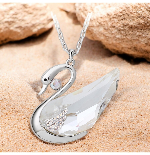 Collar de Swarovski con Rodio Color Blanco en Forma de Cisne