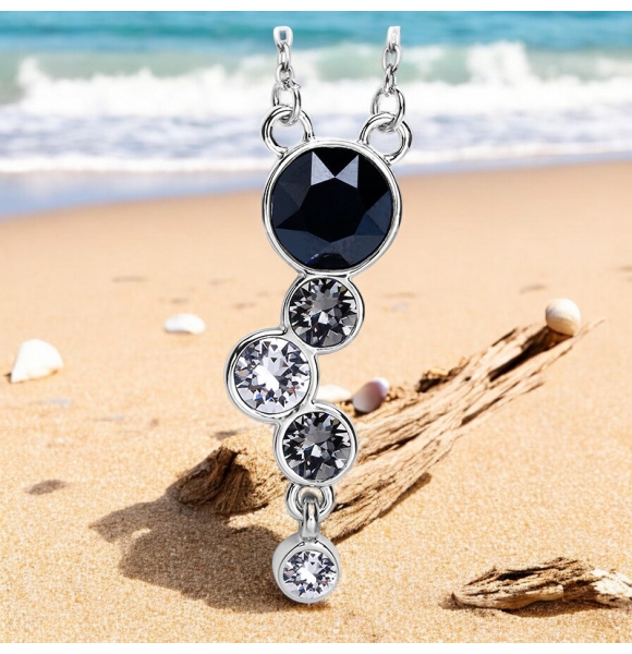 Precioso collar con cristal Swarovski en tonos color Negro