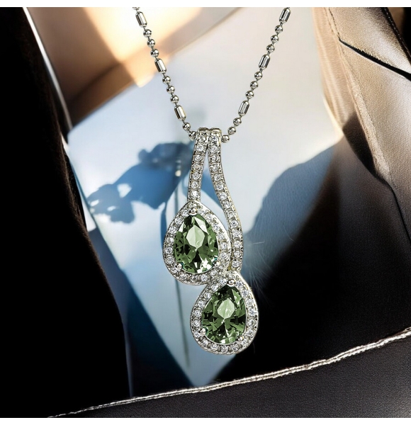 Dije de Alejandrita Corte Ovalada en Plata .925