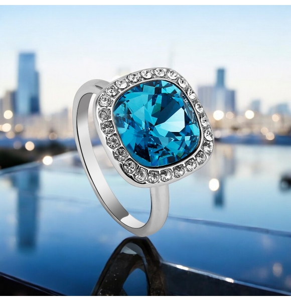 Hermoso Anillo de Cristal Swarovski Azul