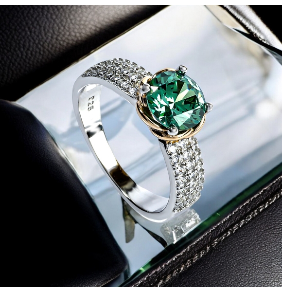 Anillo de Alejandrita Corte Redonda  .925 Azul a Verde 8 mm