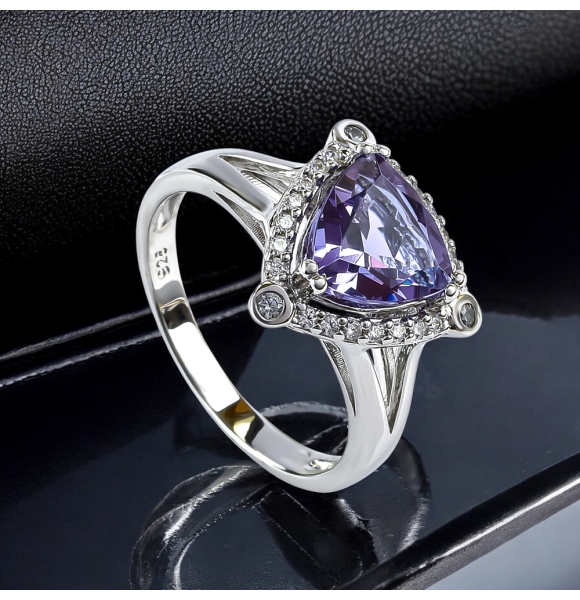 Anillo de Plata con Alejandrita Corte Triangular