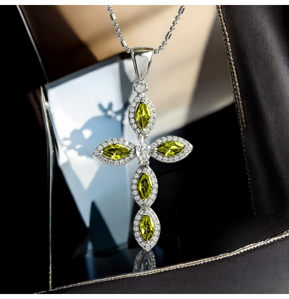 Cruz de Plata Con Alejandrita Amarilla y Zirconia