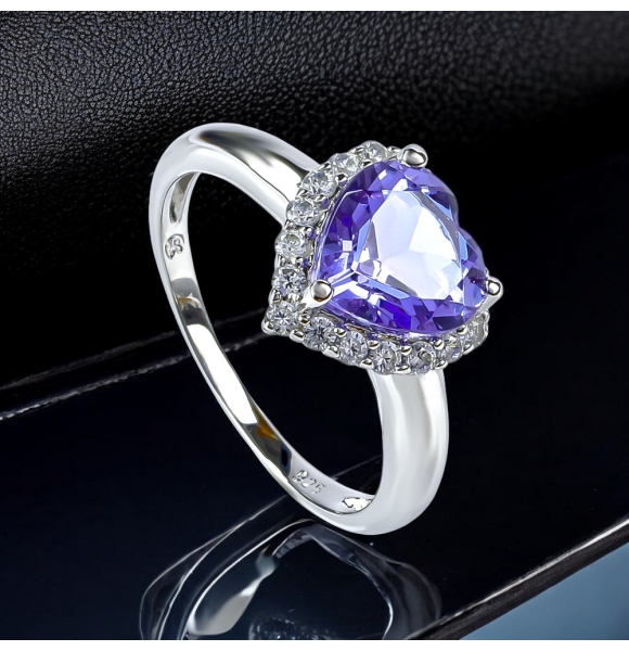 Hermoso Anillo de Alejandrita en Plata de Ley 925 Corazón