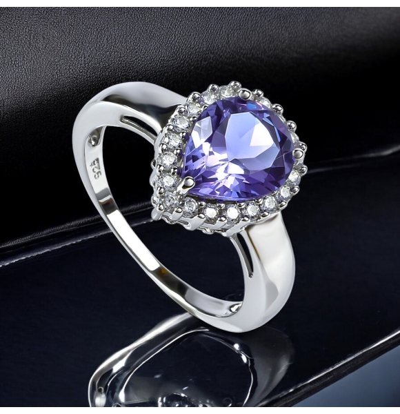 Hermoso Anillo de Alejandrita y Zirconias en Plata .925