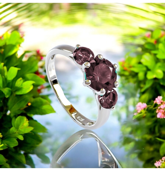 Anillo de Alejandrita de 3 piedras Morada Rosa