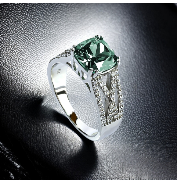 Anillo de Plata Con Alejandrita