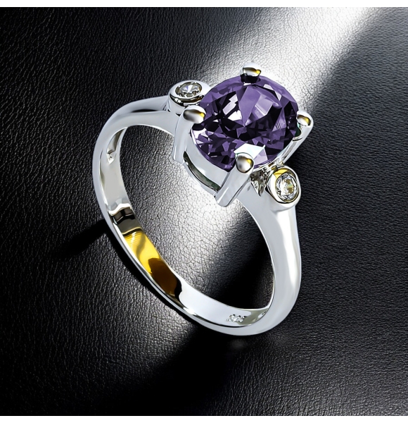 9 mm x 7 mm Alejandrita y Zirconias en Anillo de Plata