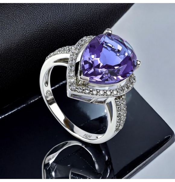 Anillo de Alejandrita Corte Pera en Plata .925