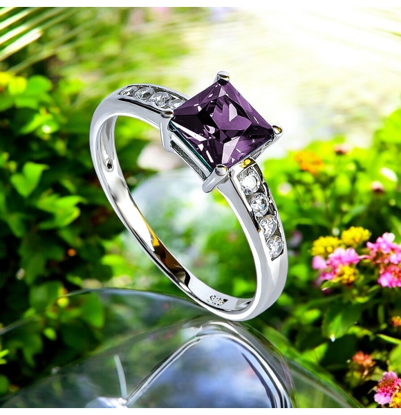 Anillo de Plata Con Alejandrita Solitario 6 mm x 6 mm