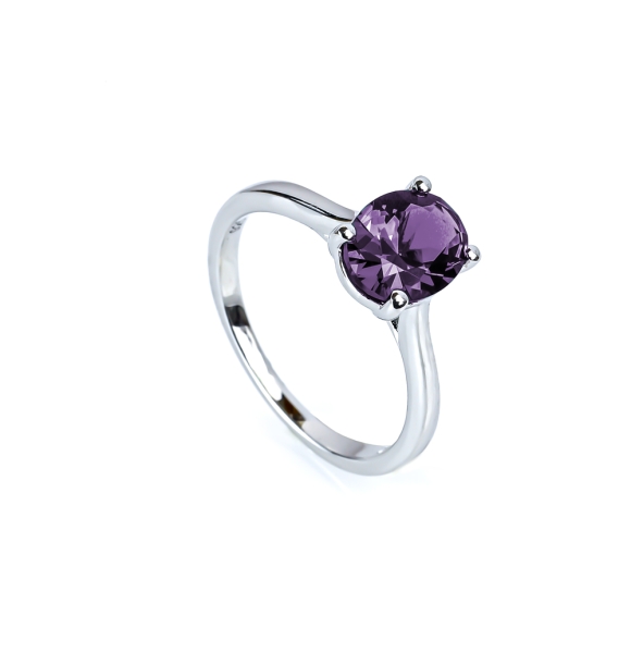 Elegante Anillo de Plata de Ley con 8 mm x 6 mm Alejandrita