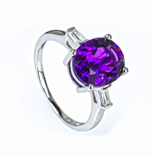 Anillo de Amatista Con Corte Ovalada