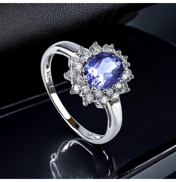 Anillo con una Gema de Alejandrita en Plata de Ley