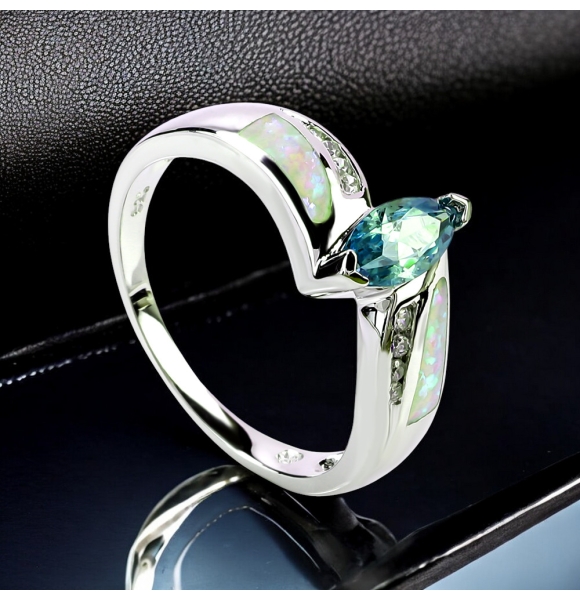 Anillo de Alejandrita con Ópalo en Corte Marquesa