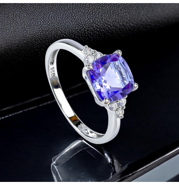 Anillo Hermoso de Alejandrita en Plata